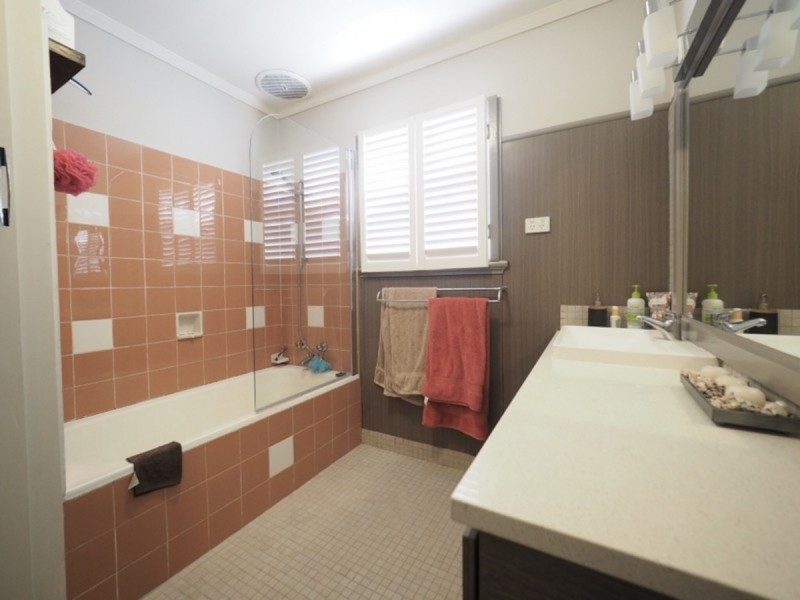 4 Leyte Avenue, Palm Beach QLD 4221