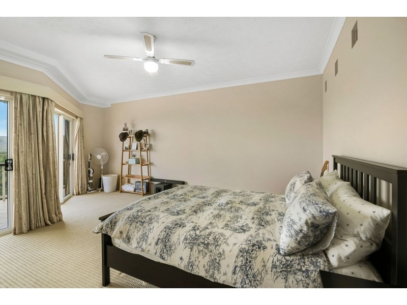 13 Buckingham Way, Elanora QLD 4221