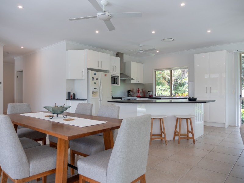12 Des Quinlan Crescent, Tallebudgera QLD 4228