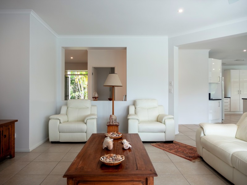 12 Des Quinlan Crescent, Tallebudgera QLD 4228