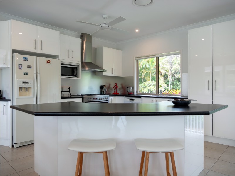 12 Des Quinlan Crescent, Tallebudgera QLD 4228