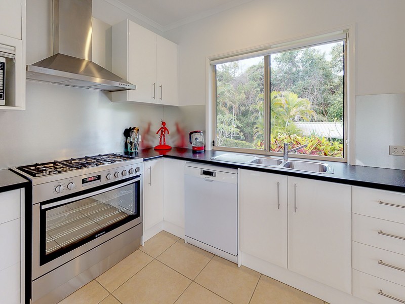 12 Des Quinlan Crescent, Tallebudgera QLD 4228
