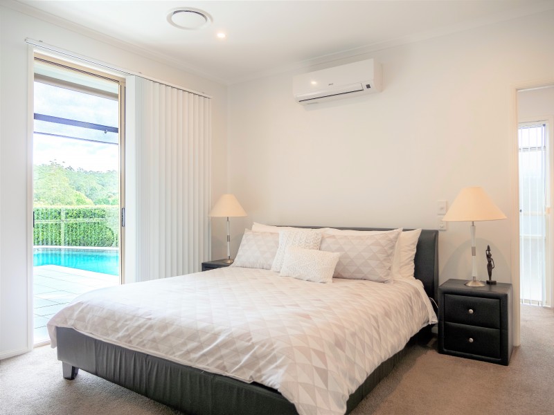 12 Des Quinlan Crescent, Tallebudgera QLD 4228