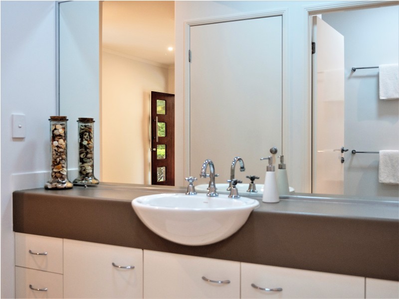 12 Des Quinlan Crescent, Tallebudgera QLD 4228