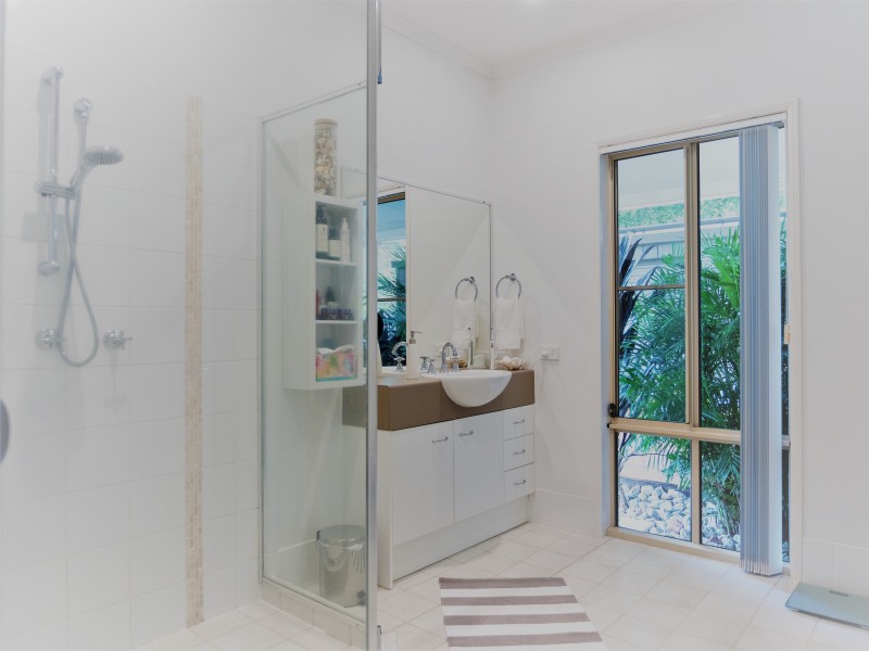 12 Des Quinlan Crescent, Tallebudgera QLD 4228