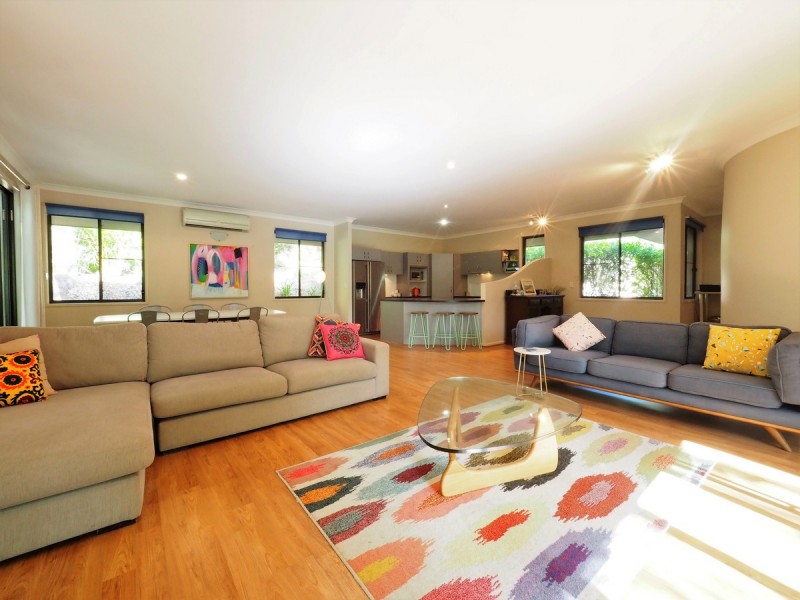 63 Simpsons Road, Elanora QLD 4221