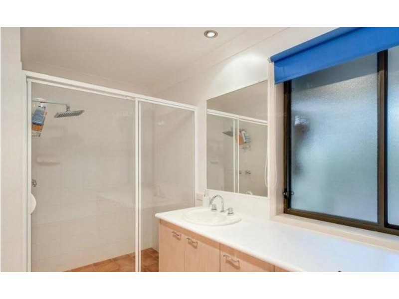 63 Simpsons Road, Elanora QLD 4221