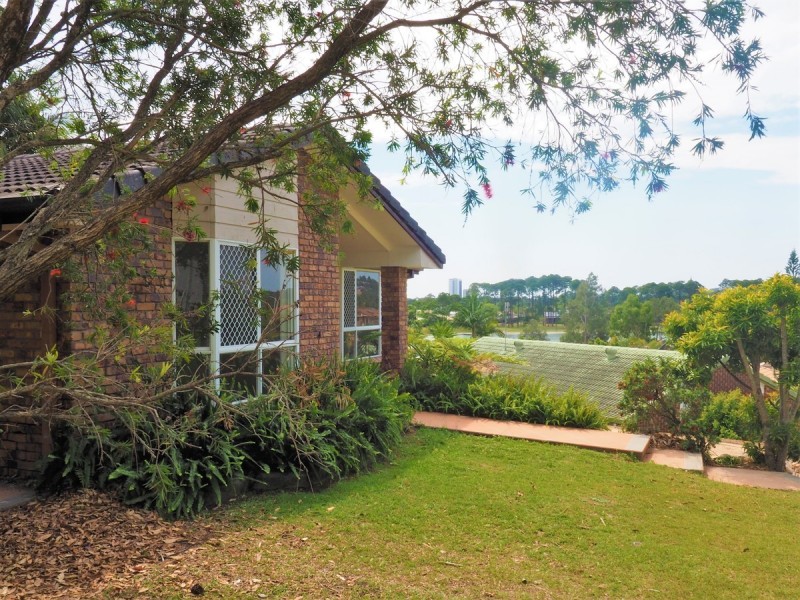 7 Swanbourne Way, Elanora QLD 4221