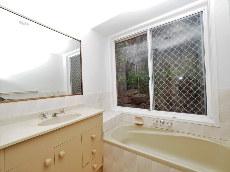 7 Swanbourne Way, Elanora QLD 4221