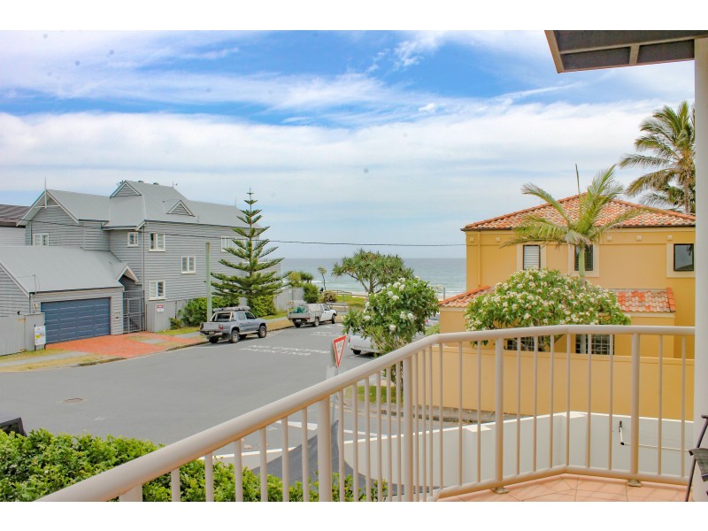 1/4 Fifteenth Avenue, Palm Beach QLD 4221