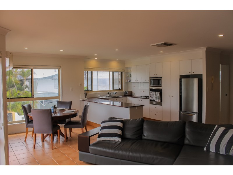 1/4 Fifteenth Avenue, Palm Beach QLD 4221