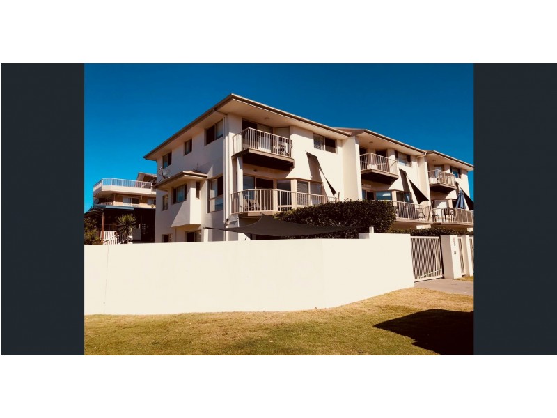 1/4 Fifteenth Avenue, Palm Beach QLD 4221