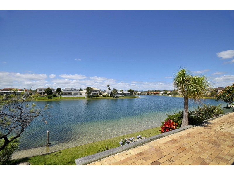 12 Darnay Road, Broadbeach Waters QLD 4218