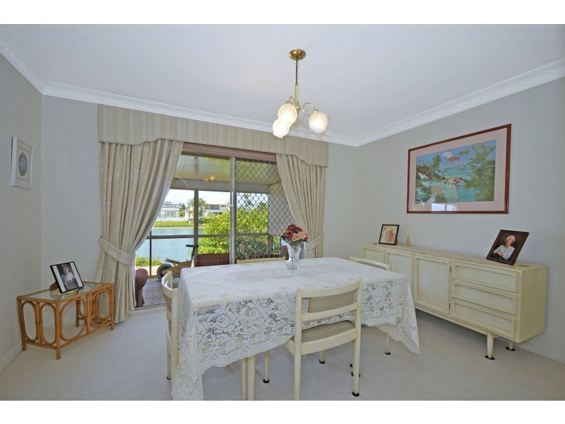 12 Darnay Road, Broadbeach Waters QLD 4218