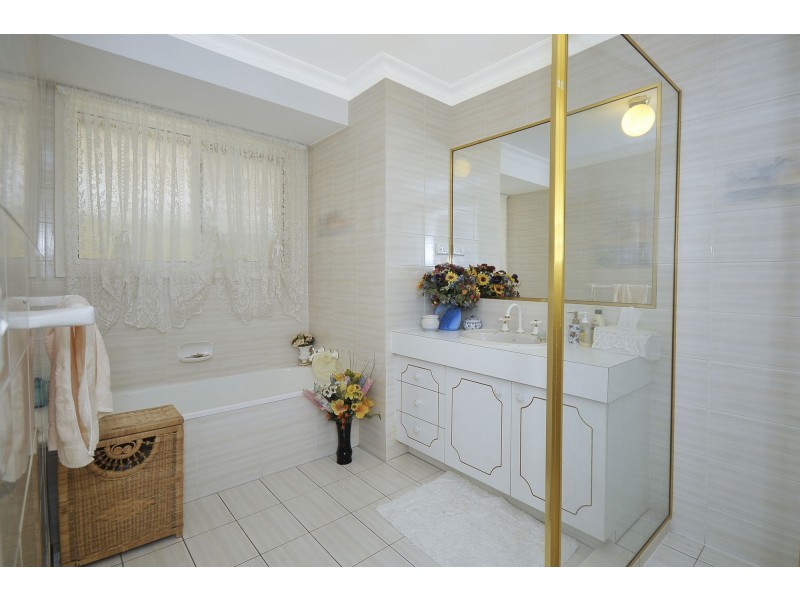 12 Darnay Road, Broadbeach Waters QLD 4218