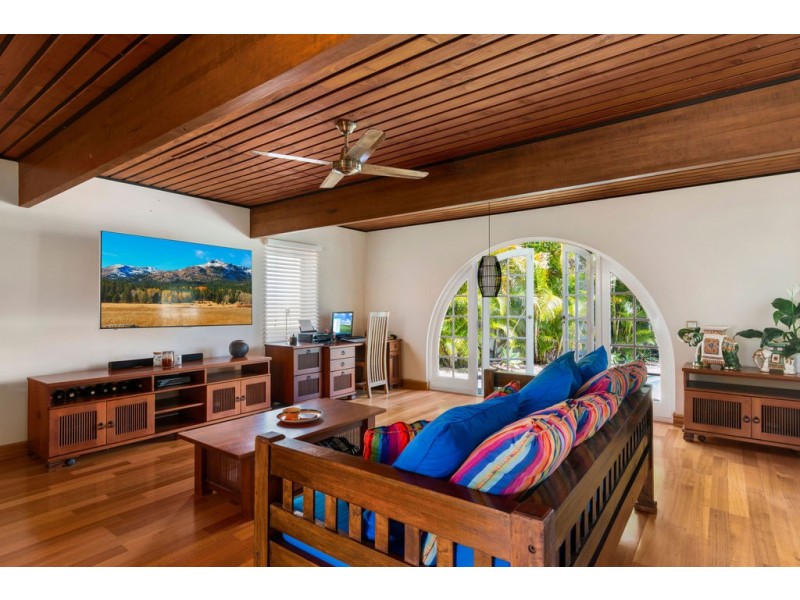 246 Mallawa Drive, Palm Beach QLD 4221