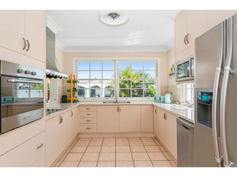 246 Mallawa Drive, Palm Beach QLD 4221