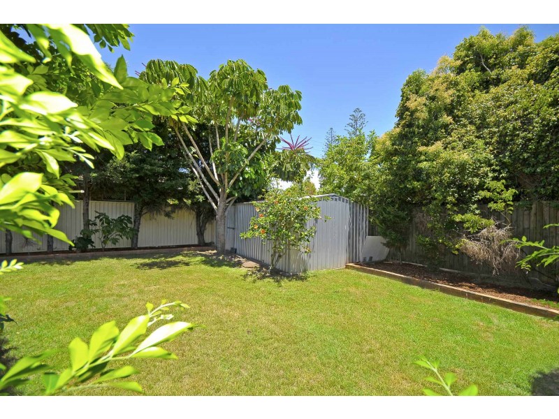 77 Fifth Avenue, Palm Beach QLD 4221