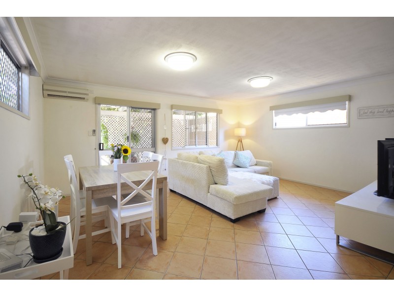 77 Fifth Avenue, Palm Beach QLD 4221