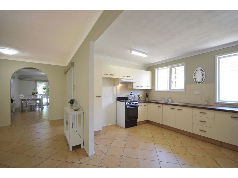 77 Fifth Avenue, Palm Beach QLD 4221