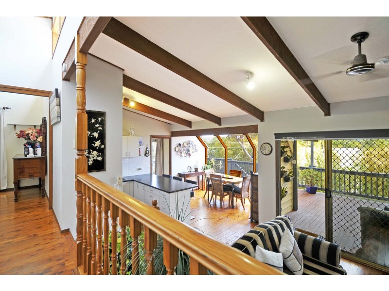 16 Currant Street, Elanora QLD 4221