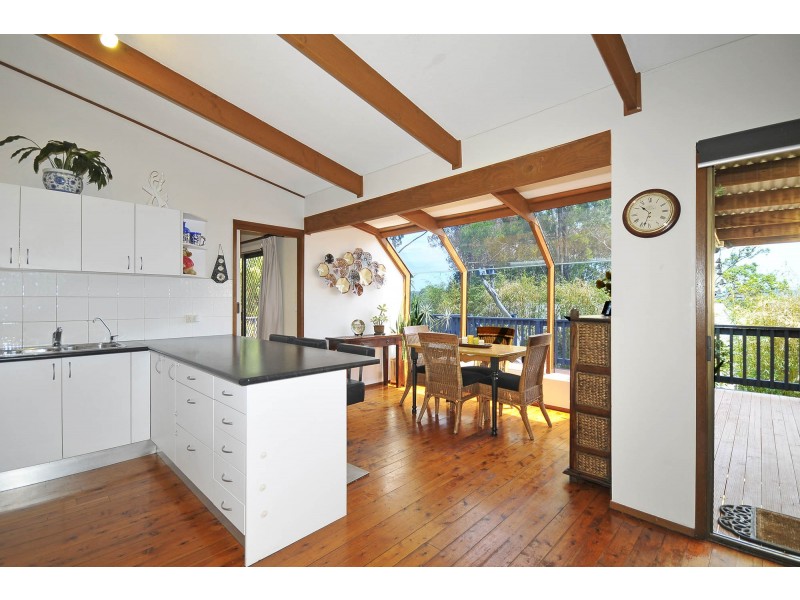 16 Currant Street, Elanora QLD 4221