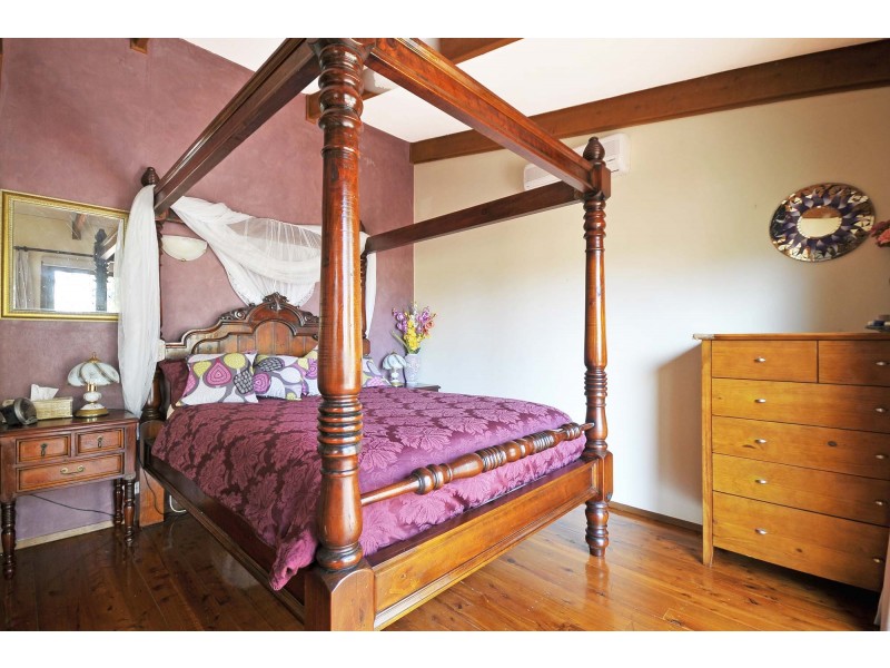 16 Currant Street, Elanora QLD 4221