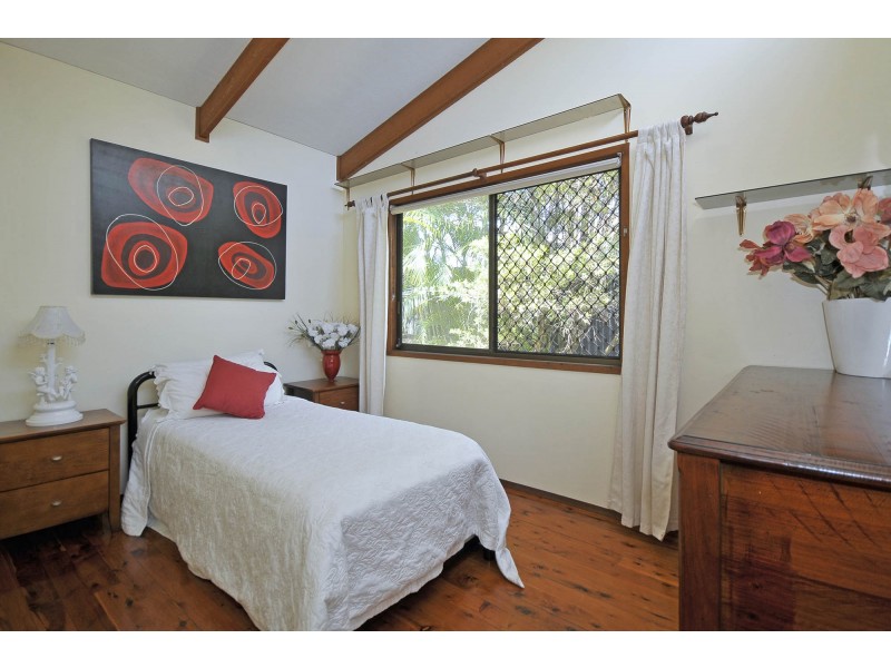 16 Currant Street, Elanora QLD 4221