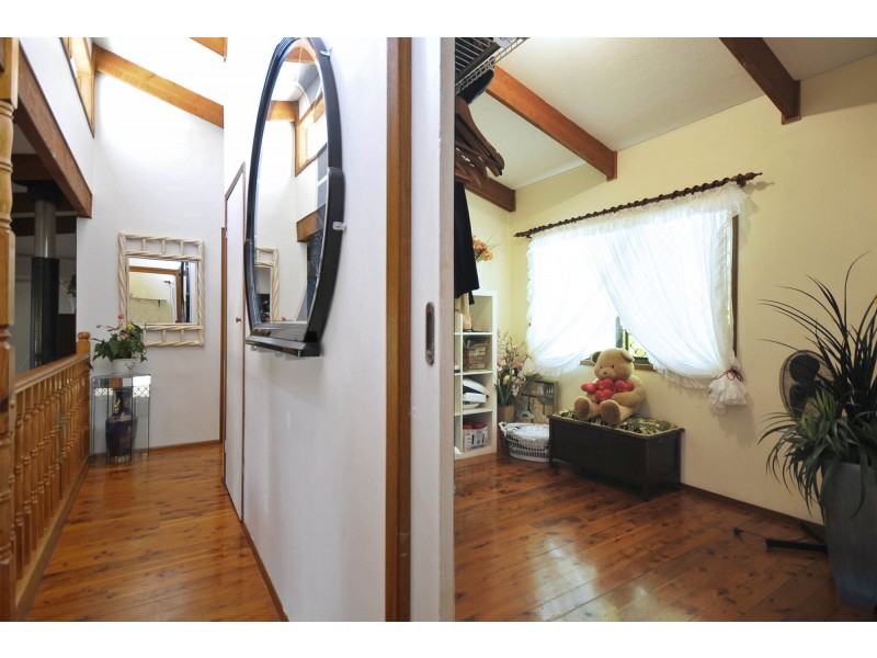 16 Currant Street, Elanora QLD 4221