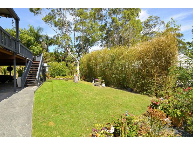 16 Currant Street, Elanora QLD 4221