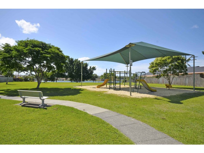 16 Currant Street, Elanora QLD 4221