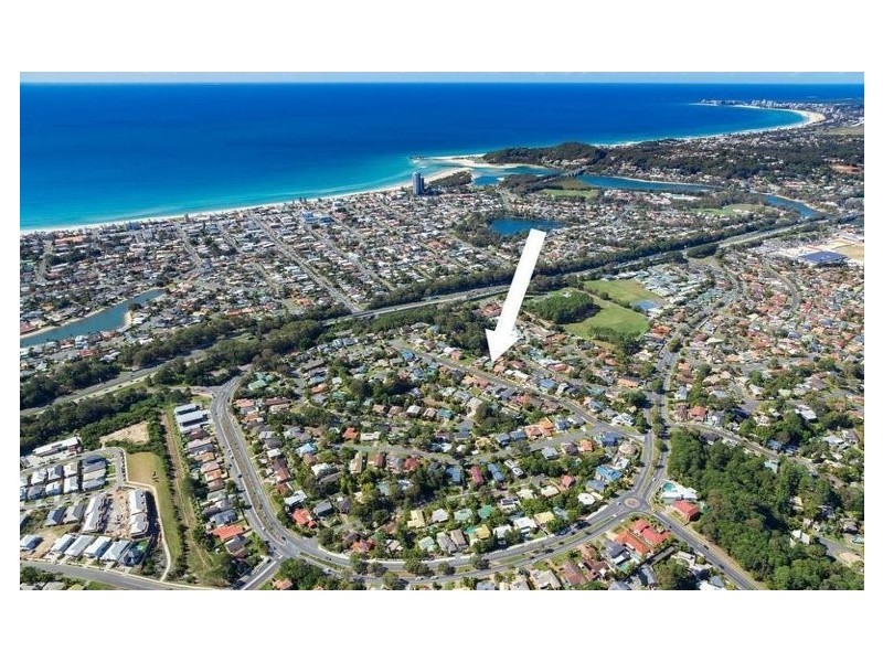 16 Seaview Parade, Elanora QLD 4221