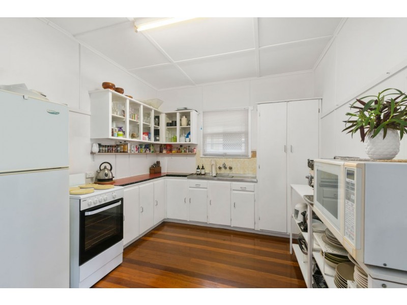 3 Tenth Avenue, Palm Beach QLD 4221