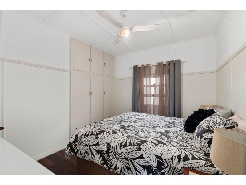 3 Tenth Avenue, Palm Beach QLD 4221