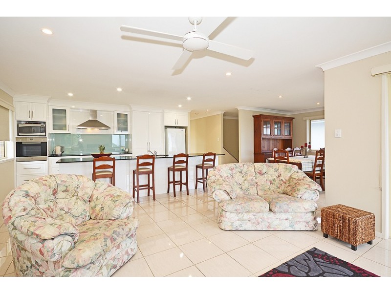 25 Buncrana Terrace, Banora Point NSW 2486