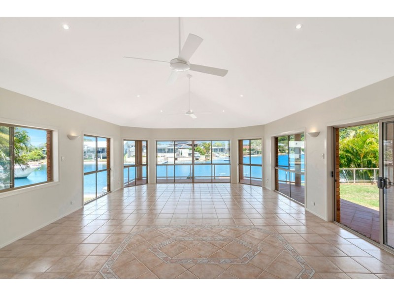 14 Captains Way, Banora Point NSW 2486