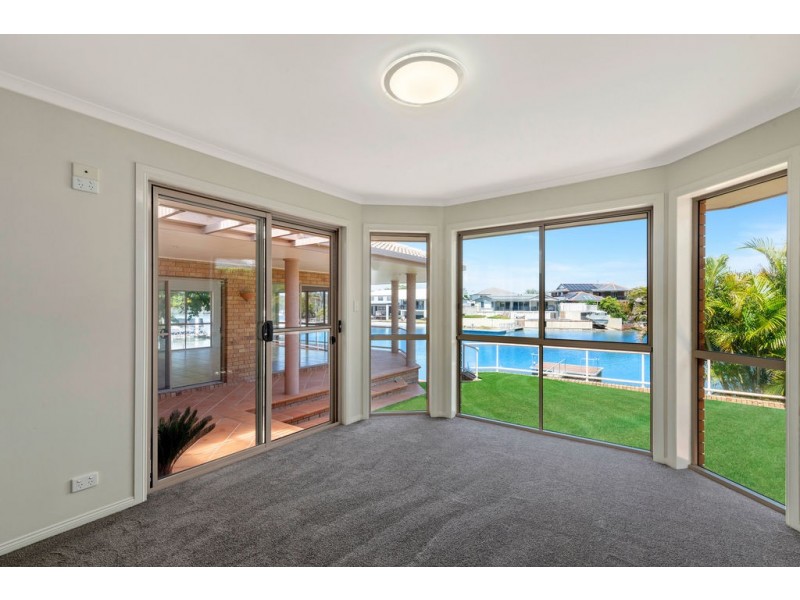 14 Captains Way, Banora Point NSW 2486