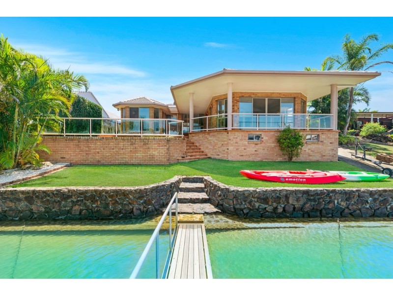 14 Captains Way, Banora Point NSW 2486