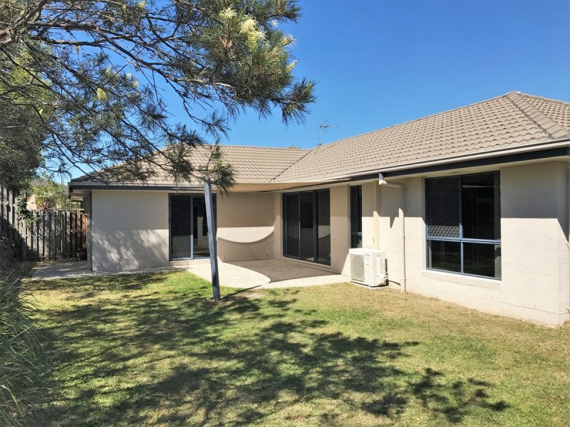 261 Universal Street, Oxenford QLD 4210