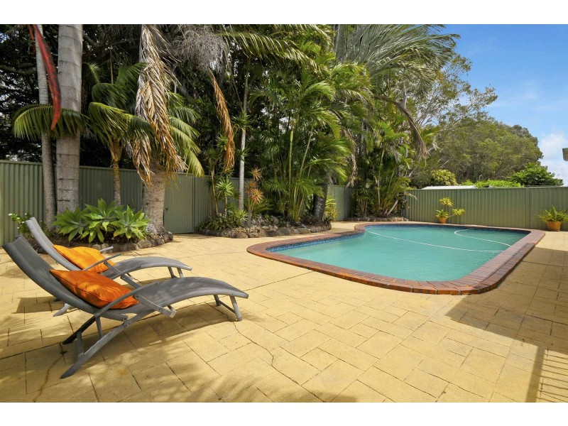 99 Mallawa Drive, Palm Beach QLD 4221