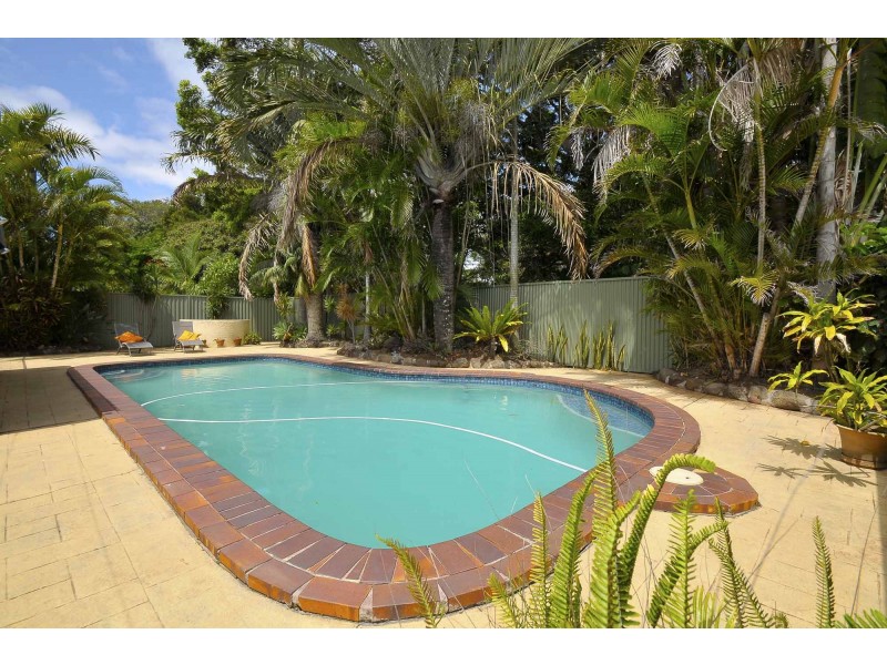99 Mallawa Drive, Palm Beach QLD 4221