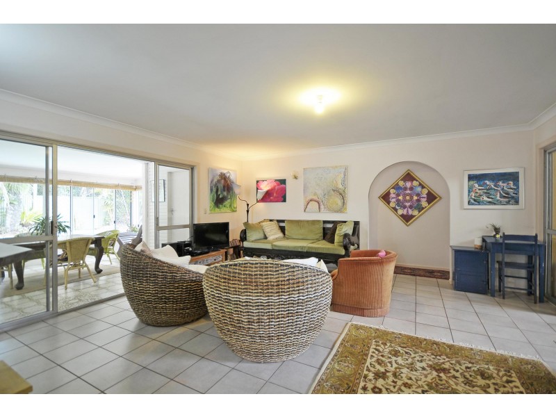 99 Mallawa Drive, Palm Beach QLD 4221