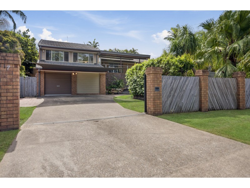 17 Myrtle Court, Palm Beach QLD 4221