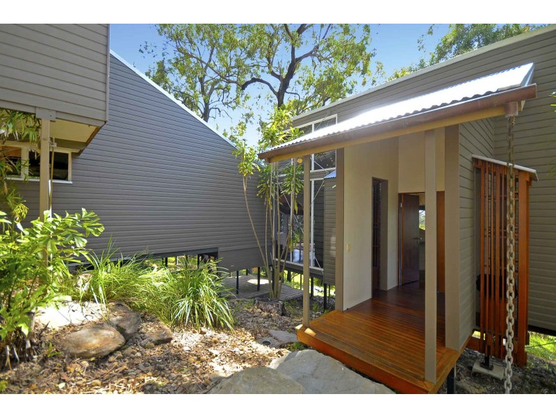 92 Simpsons Road, Currumbin Waters QLD 4223