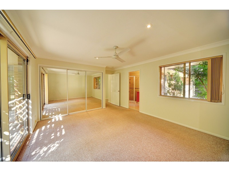 18 Hydrilla Court, Elanora QLD 4221