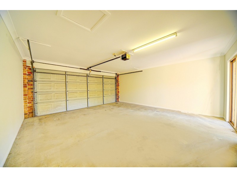 18 Hydrilla Court, Elanora QLD 4221