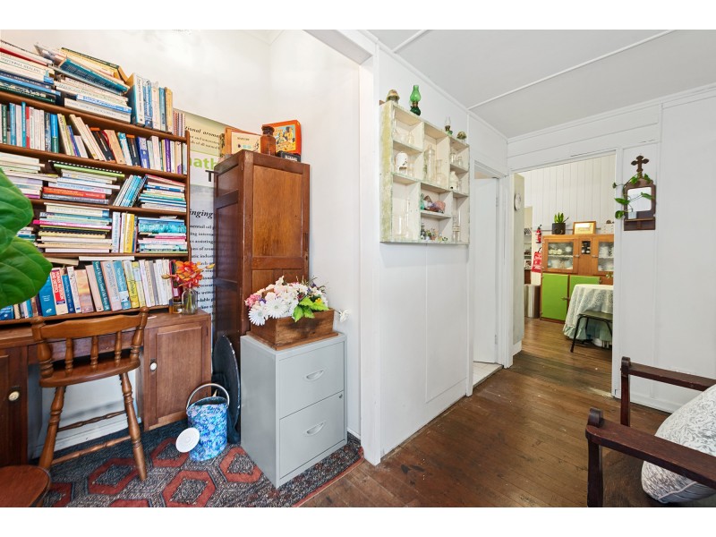 40 Currumbin Creek Road, Currumbin Waters QLD 4223