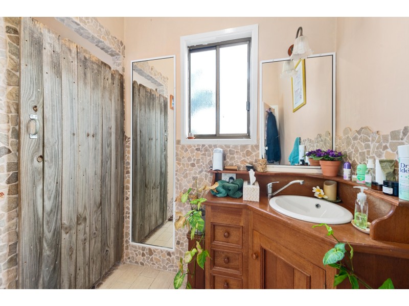 40 Currumbin Creek Road, Currumbin Waters QLD 4223