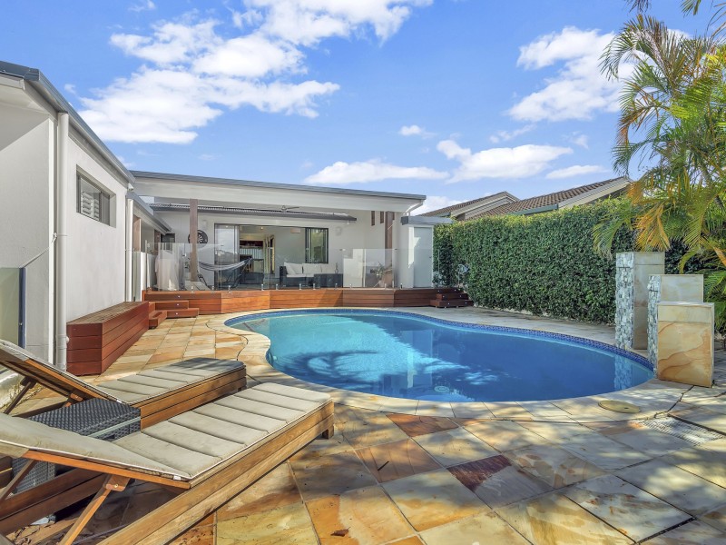 5 Oakwood Terrace, Palm Beach QLD 4221