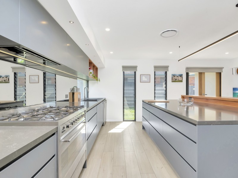 5 Oakwood Terrace, Palm Beach QLD 4221